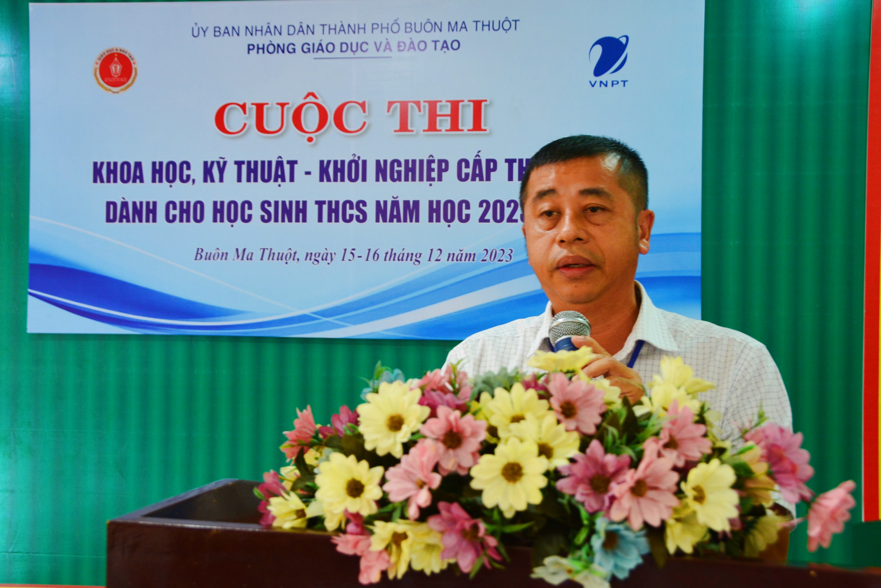 anh Luật